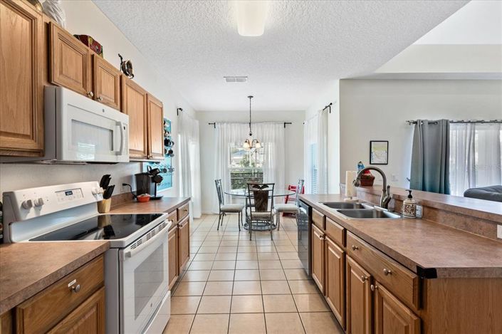 Image No.11-5 Bed Property for sale