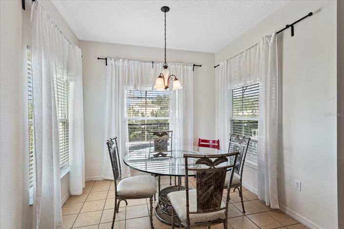 Image No.12-5 Bed Property for sale