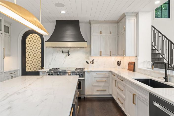 Image No.18-4 Bed Property for sale