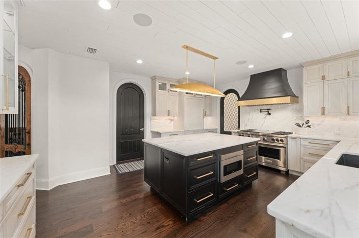 Image No.19-4 Bed Property for sale