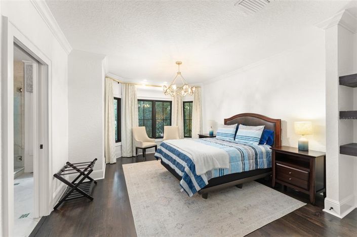 Image No.41-4 Bed Property for sale