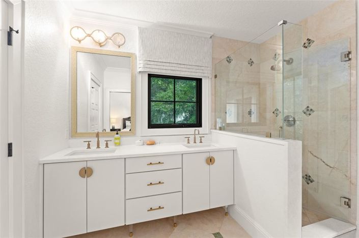 Image No.43-4 Bed Property for sale