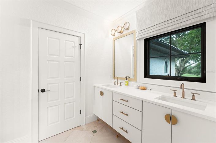 Image No.44-4 Bed Property for sale