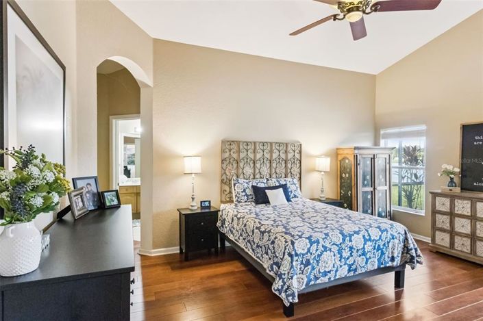 Image No.30-3 Bed Property for sale