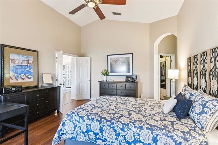 Image No.32-3 Bed Property for sale