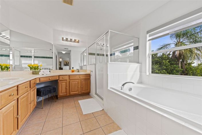 Image No.11-4 Bed Property for sale