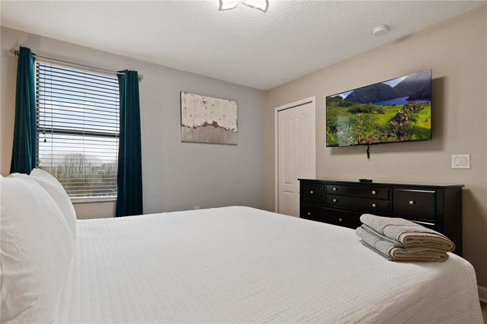 Image No.24-8 Bed Property for sale