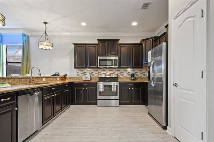 Image No.4-8 Bed Property for sale