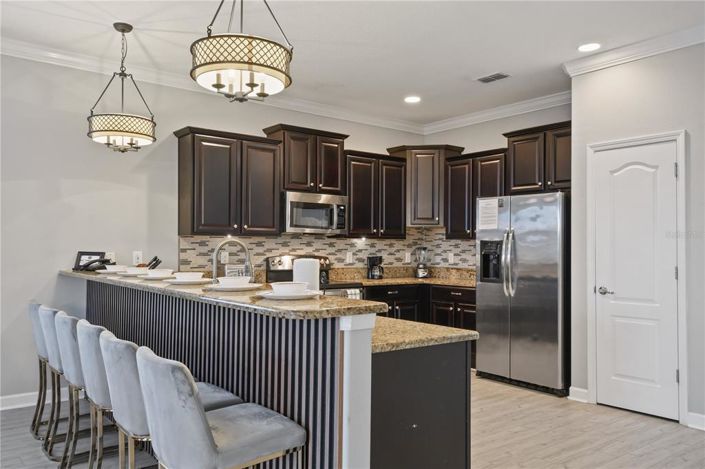 Image No.6-8 Bed Property for sale