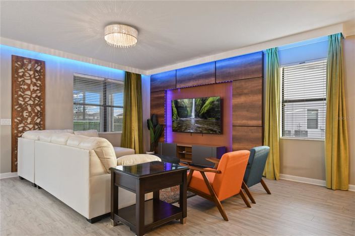 Image No.9-8 Bed Property for sale