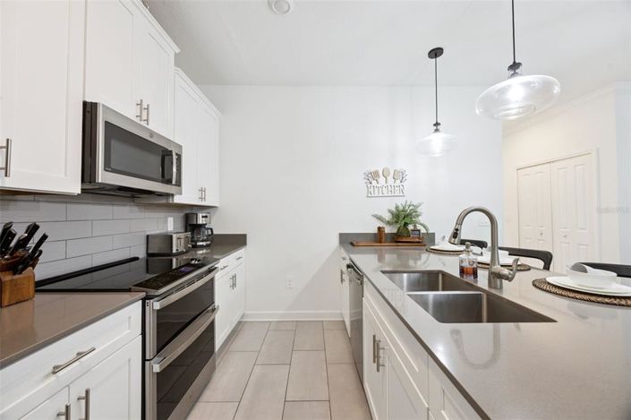 Image No.17-5 Bed Townhouse for sale