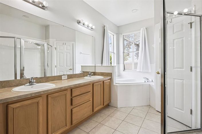 Image No.12-4 Bed Property for sale