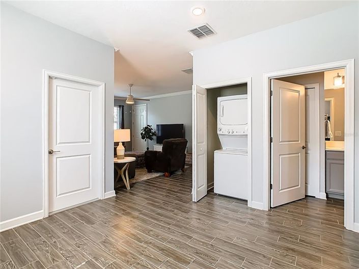 Image No.41-6 Bed Property for sale