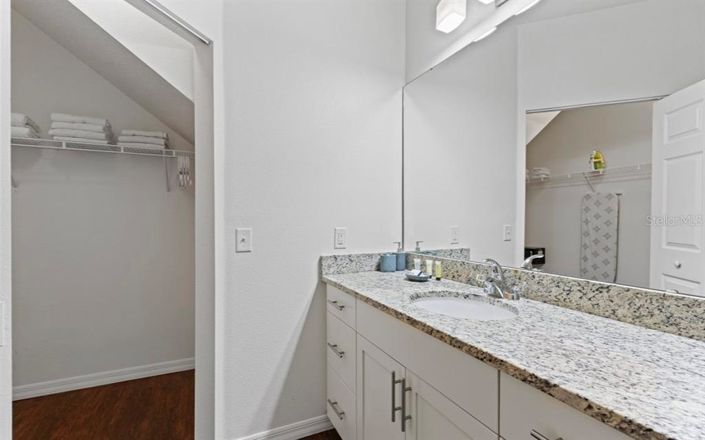 Image No.16-4 Bed Townhouse for sale