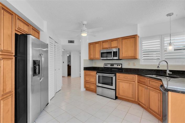 Image No.12-2 Bed Property for sale