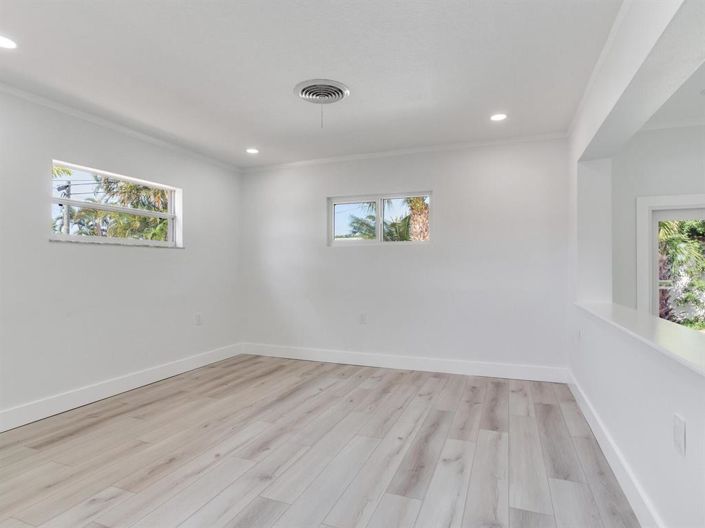 Image No.14-3 Bed Property for sale