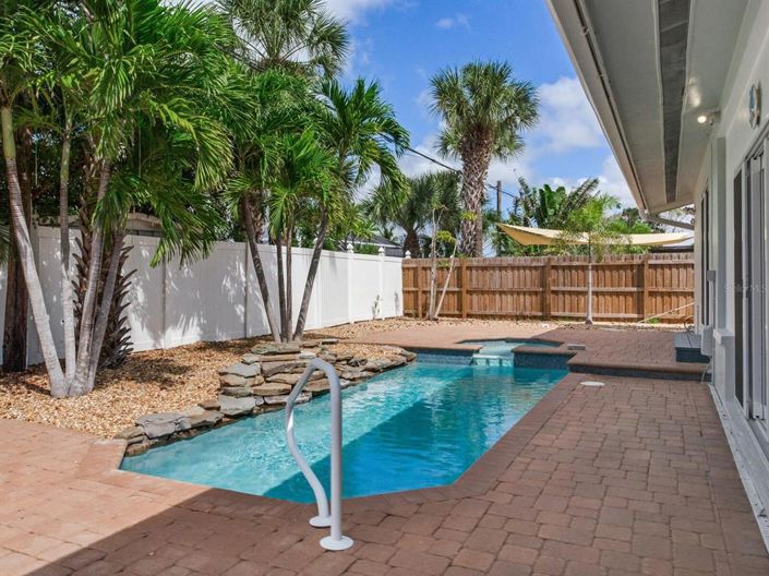 Image No.42-3 Bed Property for sale