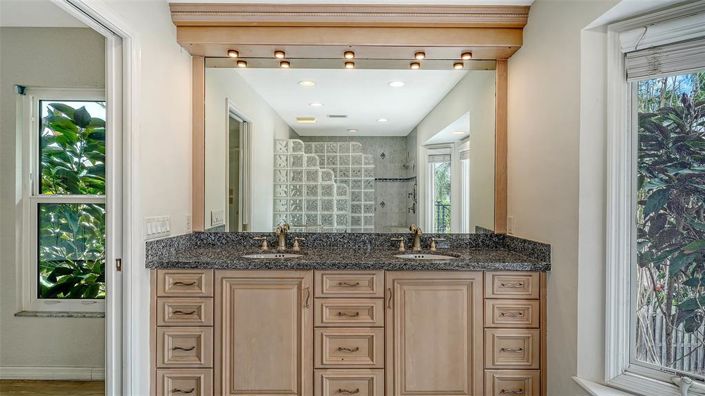 Image No.11-3 Bed Property for sale