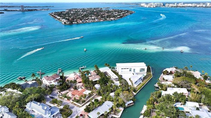 Image No.12-6 Bed Property for sale