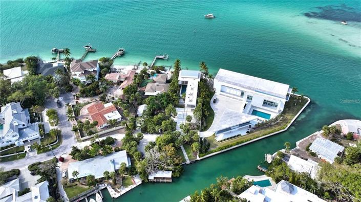 Image No.13-6 Bed Property for sale