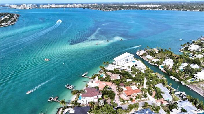 Image No.5-6 Bed Property for sale