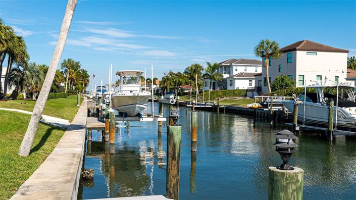 Image No.40-4 Bed Property for sale