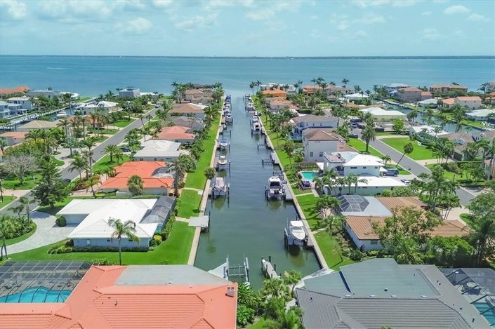 Image No.41-4 Bed Property for sale