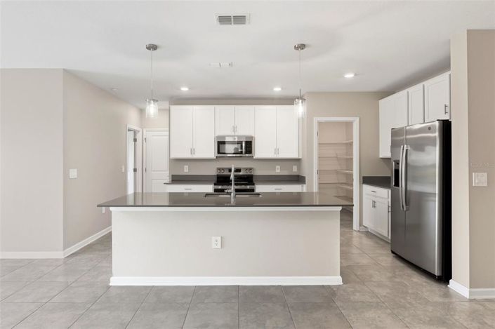 Image No.17-6 Bed Property for sale