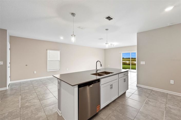 Image No.19-6 Bed Property for sale