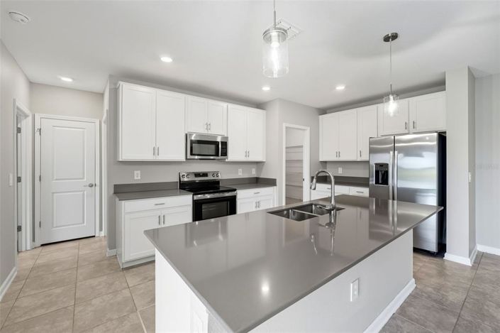 Image No.2-6 Bed Property for sale