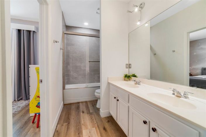 Image No.19-5 Bed Property for sale