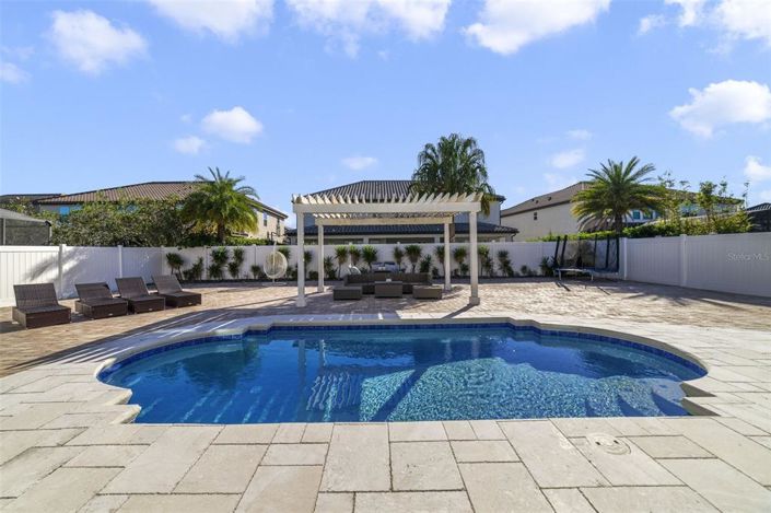 Image No.2-5 Bed Property for sale