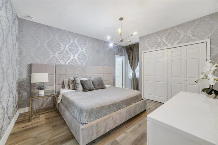 Image No.20-5 Bed Property for sale