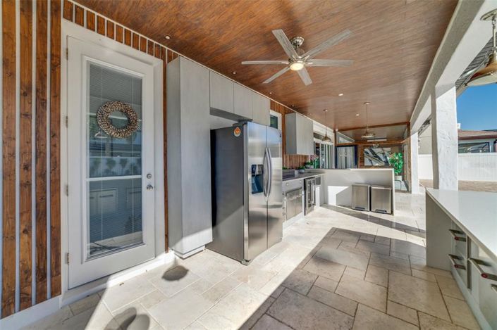 Image No.28-5 Bed Property for sale