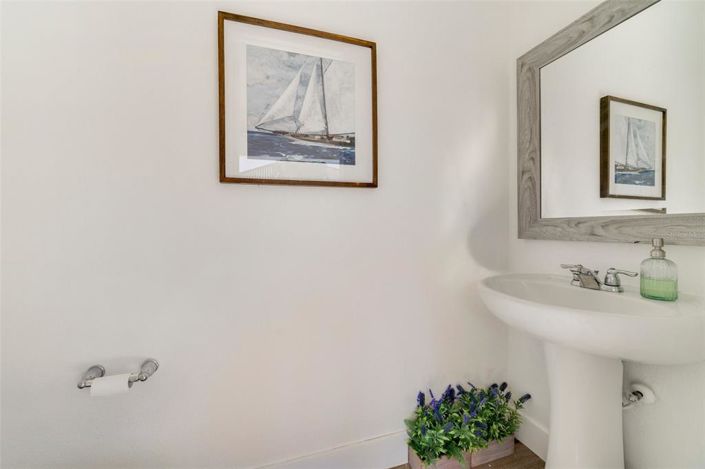 Image No.29-5 Bed Property for sale