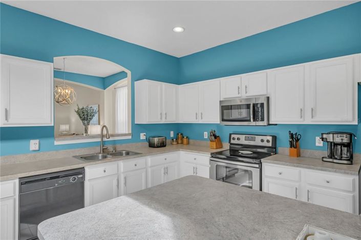 Image No.10-7 Bed Property for sale