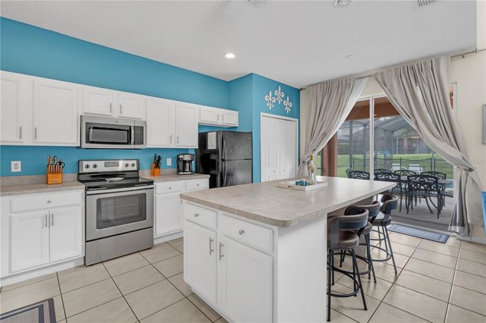 Image No.12-7 Bed Property for sale