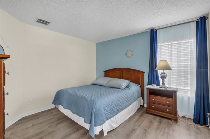 Image No.24-7 Bed Property for sale