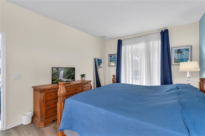 Image No.32-7 Bed Property for sale