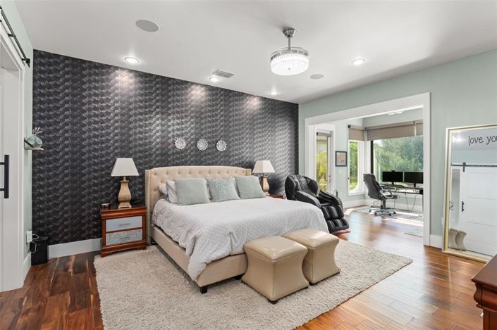 Image No.28-5 Bed Property for sale