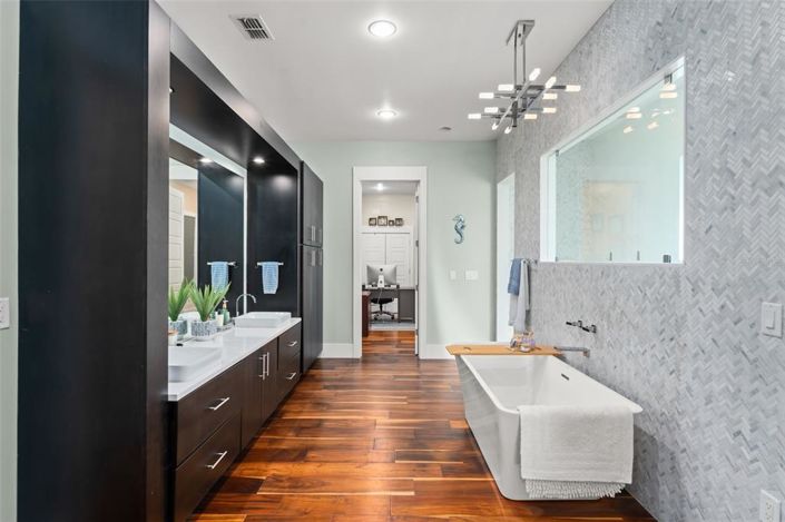 Image No.34-5 Bed Property for sale