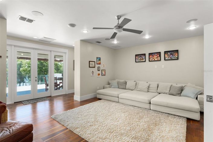 Image No.39-5 Bed Property for sale