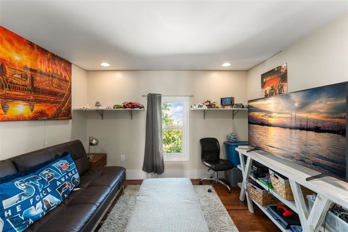 Image No.40-5 Bed Property for sale