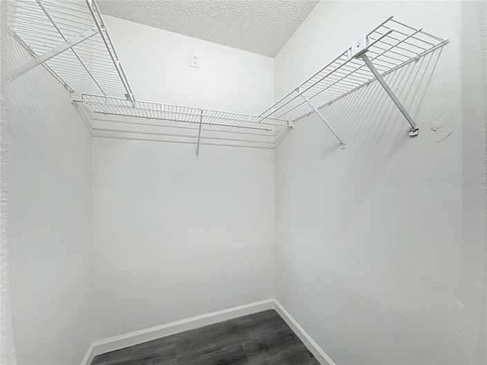 Image No.17-4 Bed Property for sale