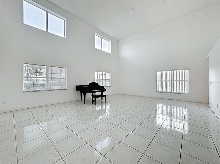 Image No.4-4 Bed Property for sale