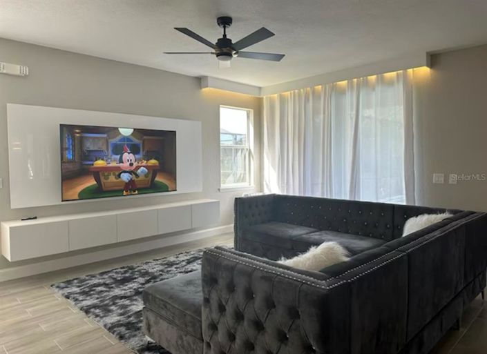 Image No.11-5 Bed Property for sale