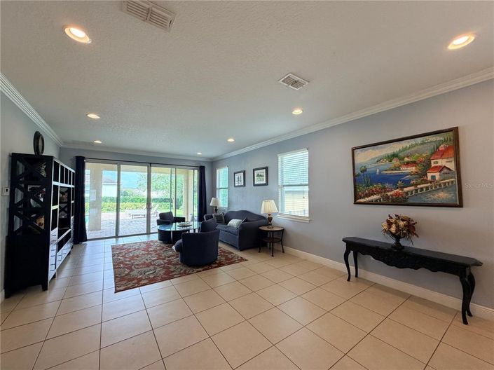 Image No.12-8 Bed Property for sale