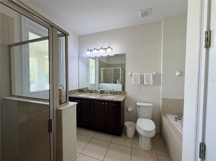 Image No.17-8 Bed Property for sale