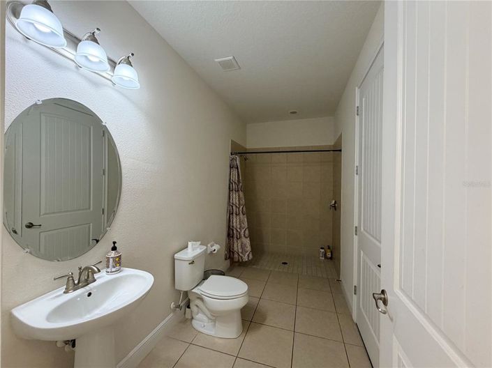 Image No.23-8 Bed Property for sale