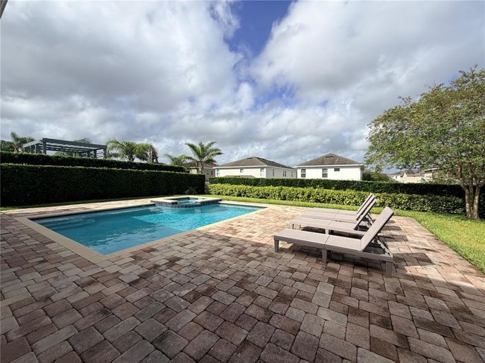 Image No.45-8 Bed Property for sale